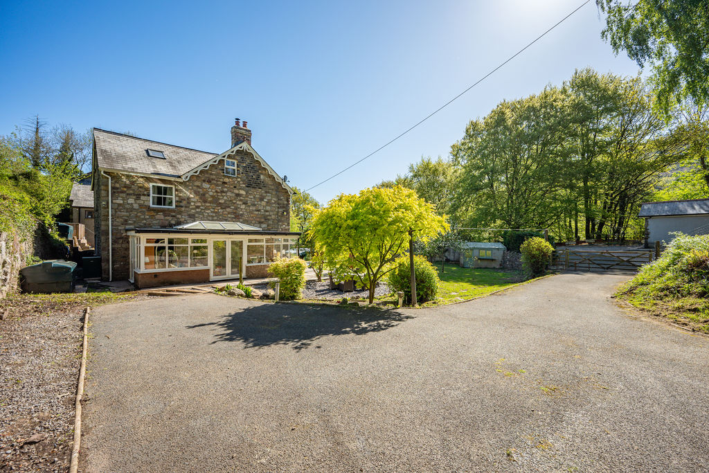 Side Elevation and Driveway- click for photo gallery